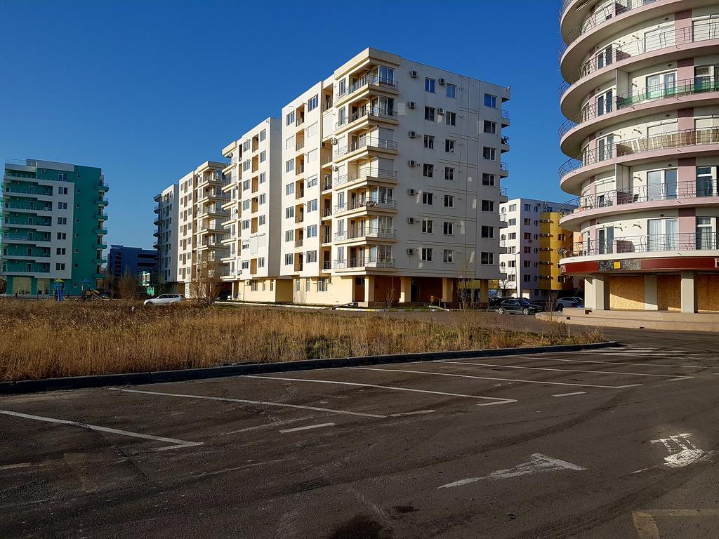 Summerland Apartment *